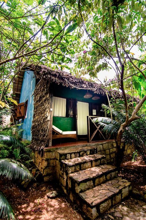 Les Bungalows D'Ambonara Hell-Ville Exterior photo